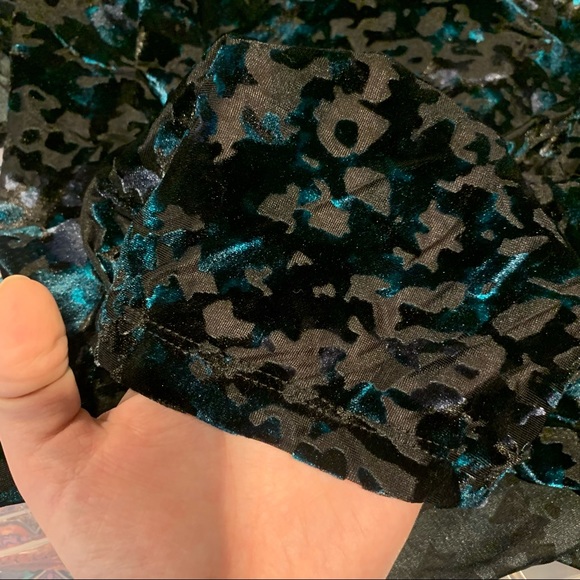 Velvet Camo Print Tee Shirt - Picture 14 of 14